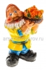 Садовая фигура Гном с овощами 37*23 см гипс (123) (Россия) 