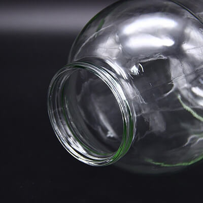 «По традиционным рецептам»: что нужно знать про крышки, банки и закаточные машинки для консервирования?