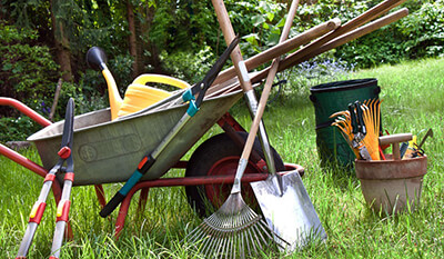 Внимание к деталям: как выбрать черенок для лопаты и ручку для швабры?
