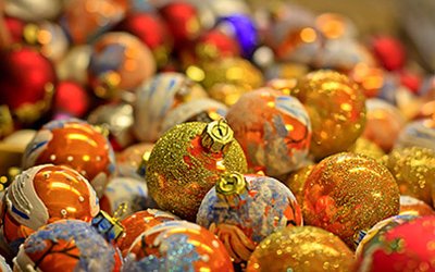История праздника: как правильно выбрать и купить елочные игрушки?