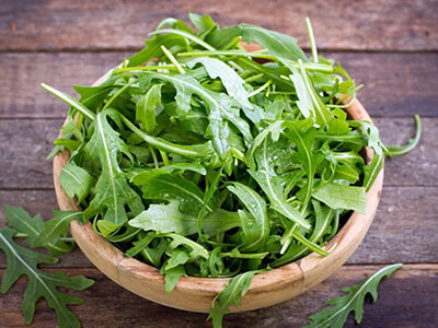 Руккола или рукола: выращивание и польза от микрозелени на подоконнике