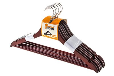 Аккуратность как залог долговечности: зачем нужны чехлы и плечики для одежды?